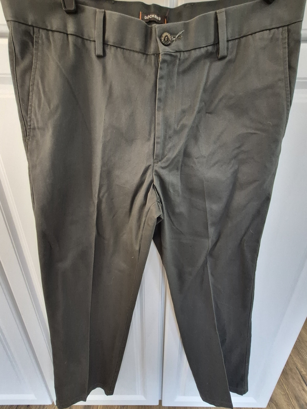 NWT Dockerz Men's Grey Straight Fit Pants 36/32